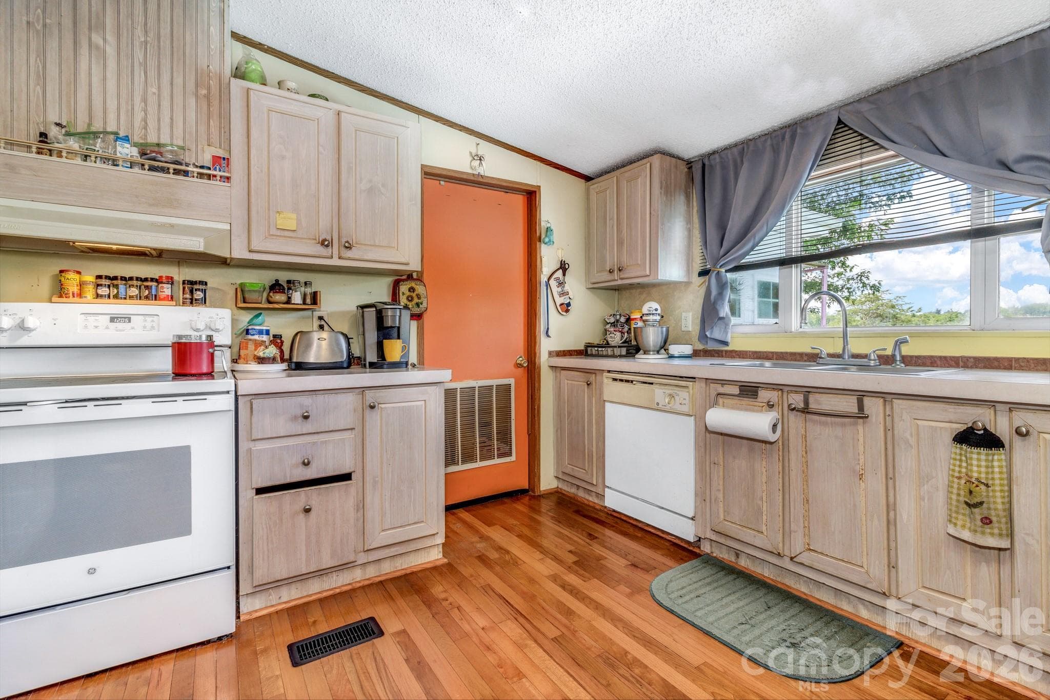 Single Family Residence at 147 High Valley Estates Drive, Alexander, photo 6 of 20