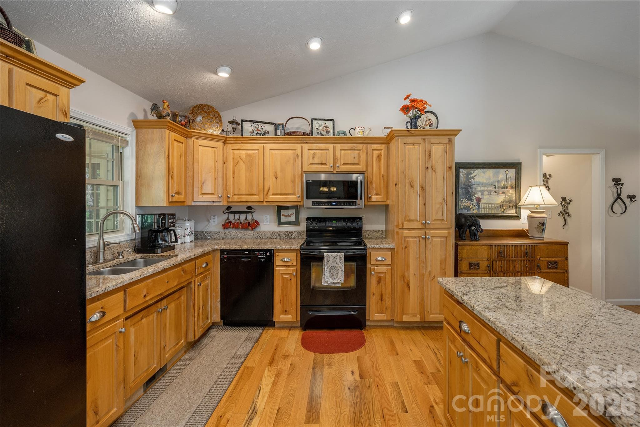 Custom Cabinets / Lots of Storage - Brevard