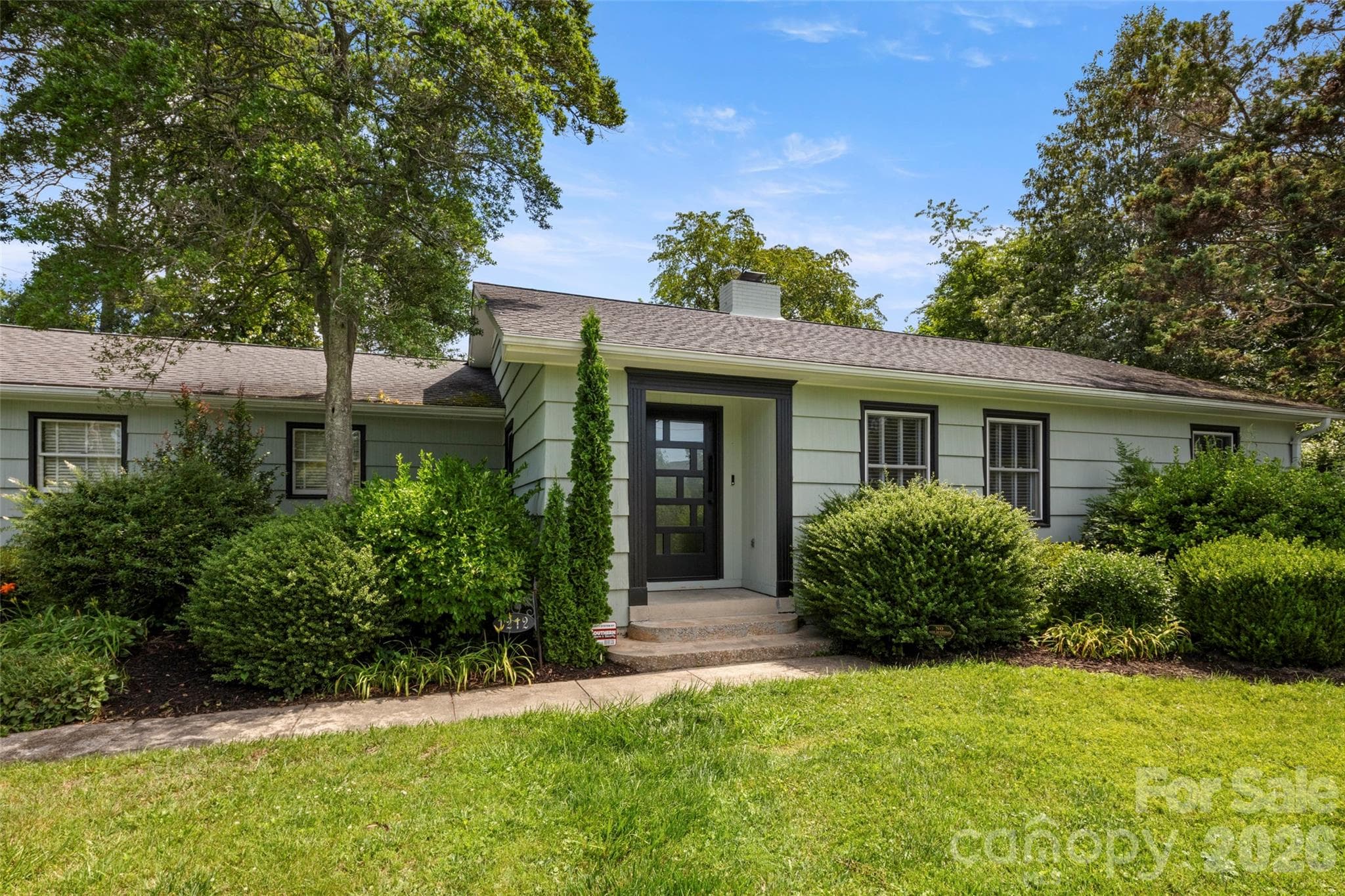 Single Family Residence at Hendersonville, photo 2 of 34