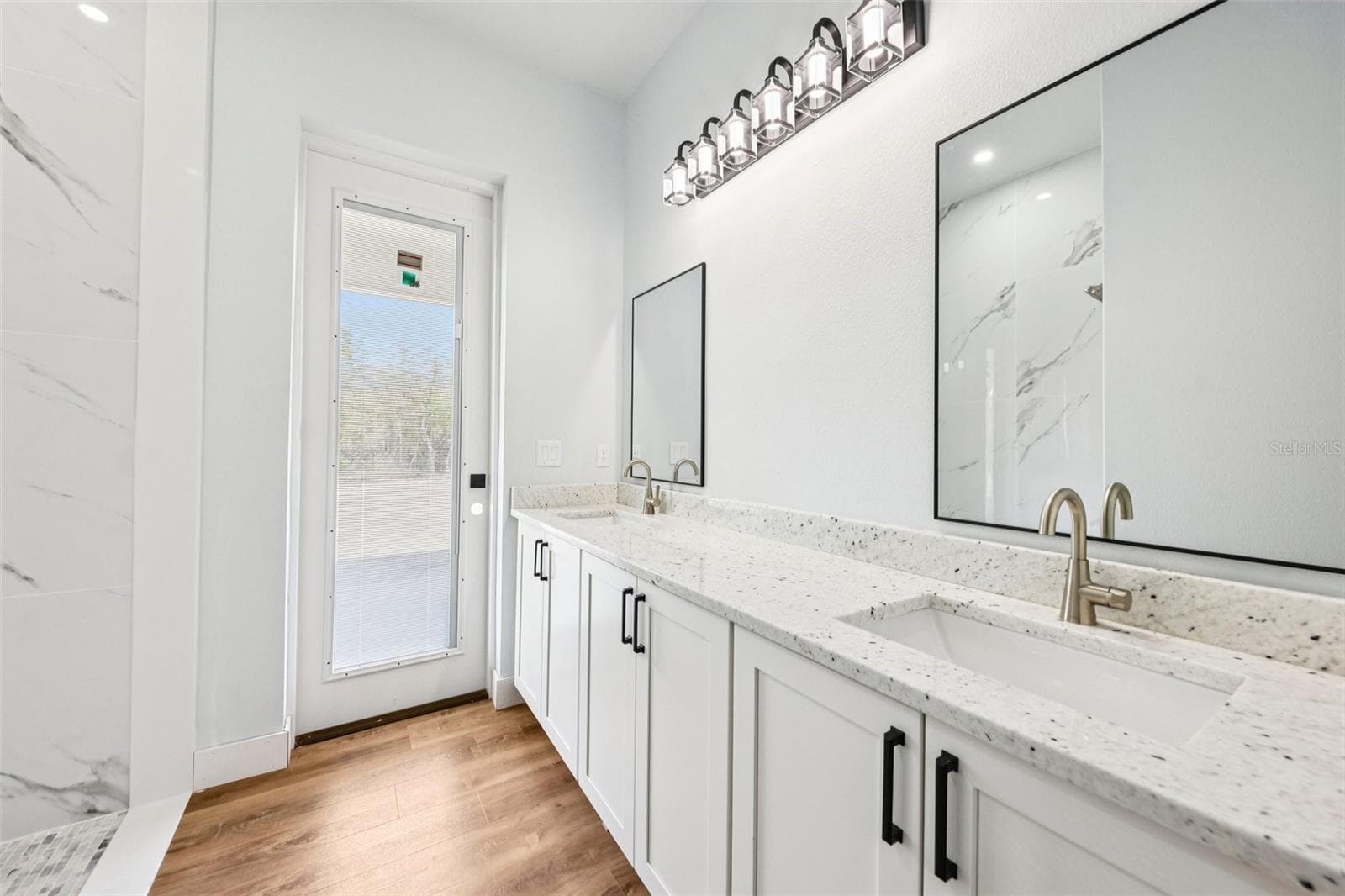 Rear Full bath to rear patio - 1623 MAGNOLIA AVE, DELAND