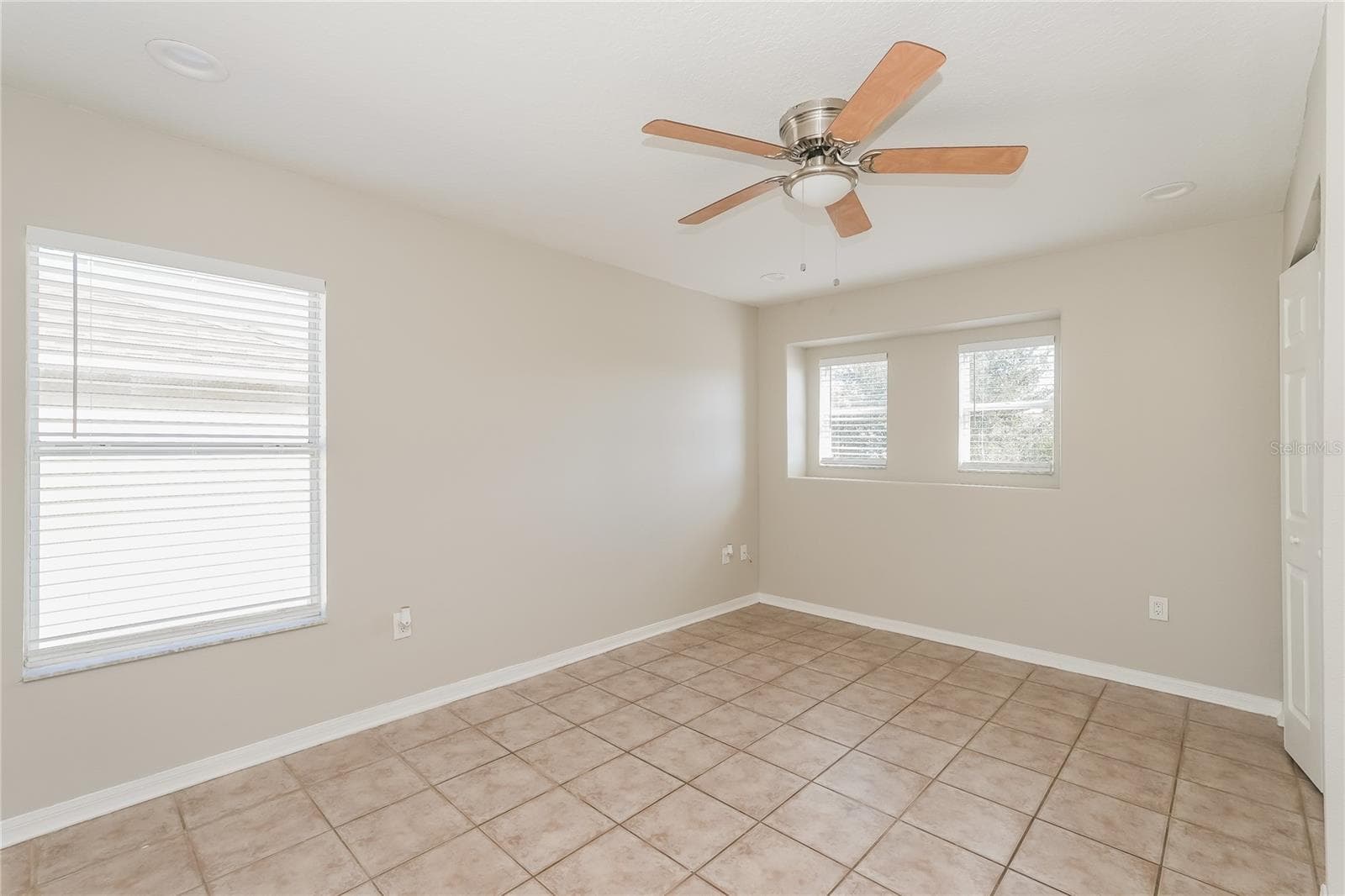 Single Family Residence at 12125 FOX BLOOM AVE, GIBSONTON, photo 6 of 15