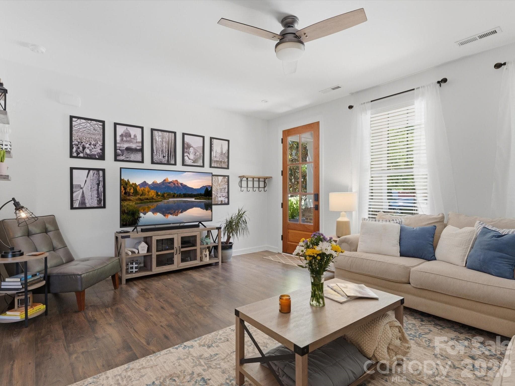 Single Family Residence at 1403 Academy Street, Charlotte, photo 5 of 41