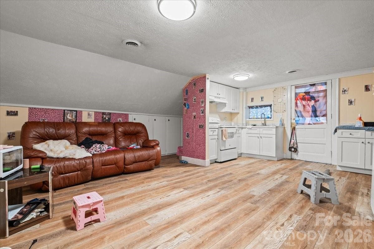Apartment at 501 Church Street, Cheraw, photo 36 of 48