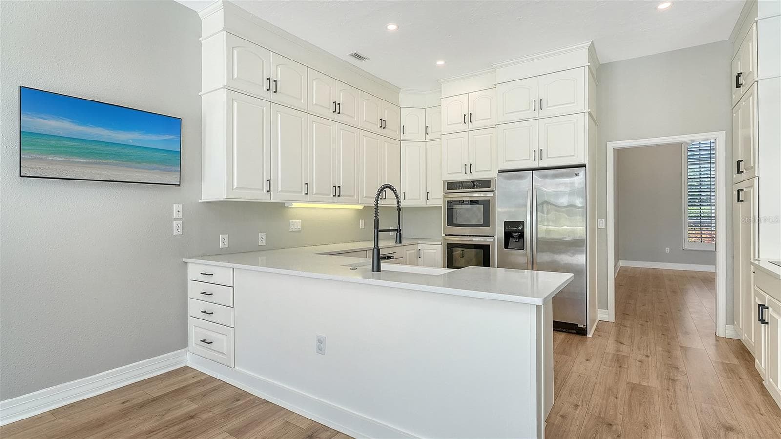 Cabinetry extends to ceiling height - 4360 BRANDYWINE DR, SARASOTA