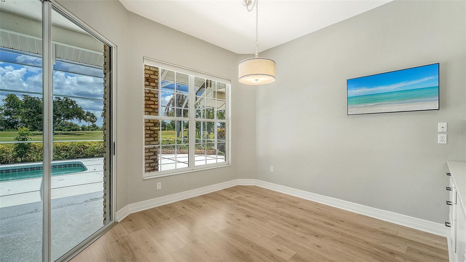 Dinette is bright & views of pool - 4360 BRANDYWINE DR, SARASOTA