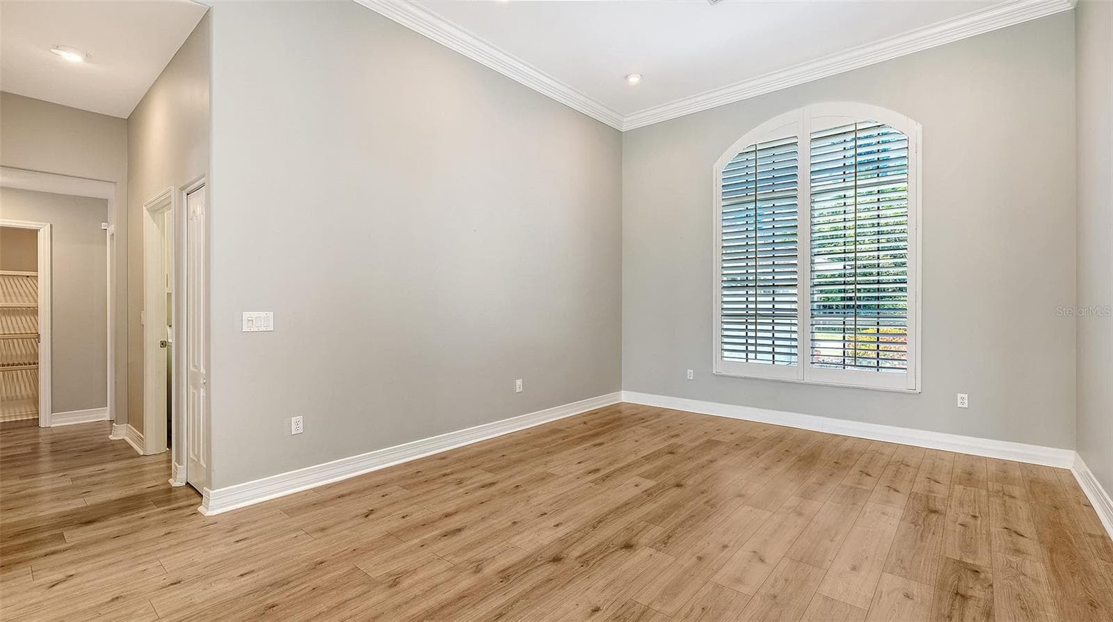 Dining room with plantation shutters - 4360 BRANDYWINE DR, SARASOTA