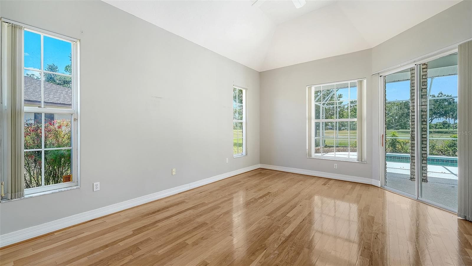 Primary bedroom opens to pool - 4360 BRANDYWINE DR, SARASOTA