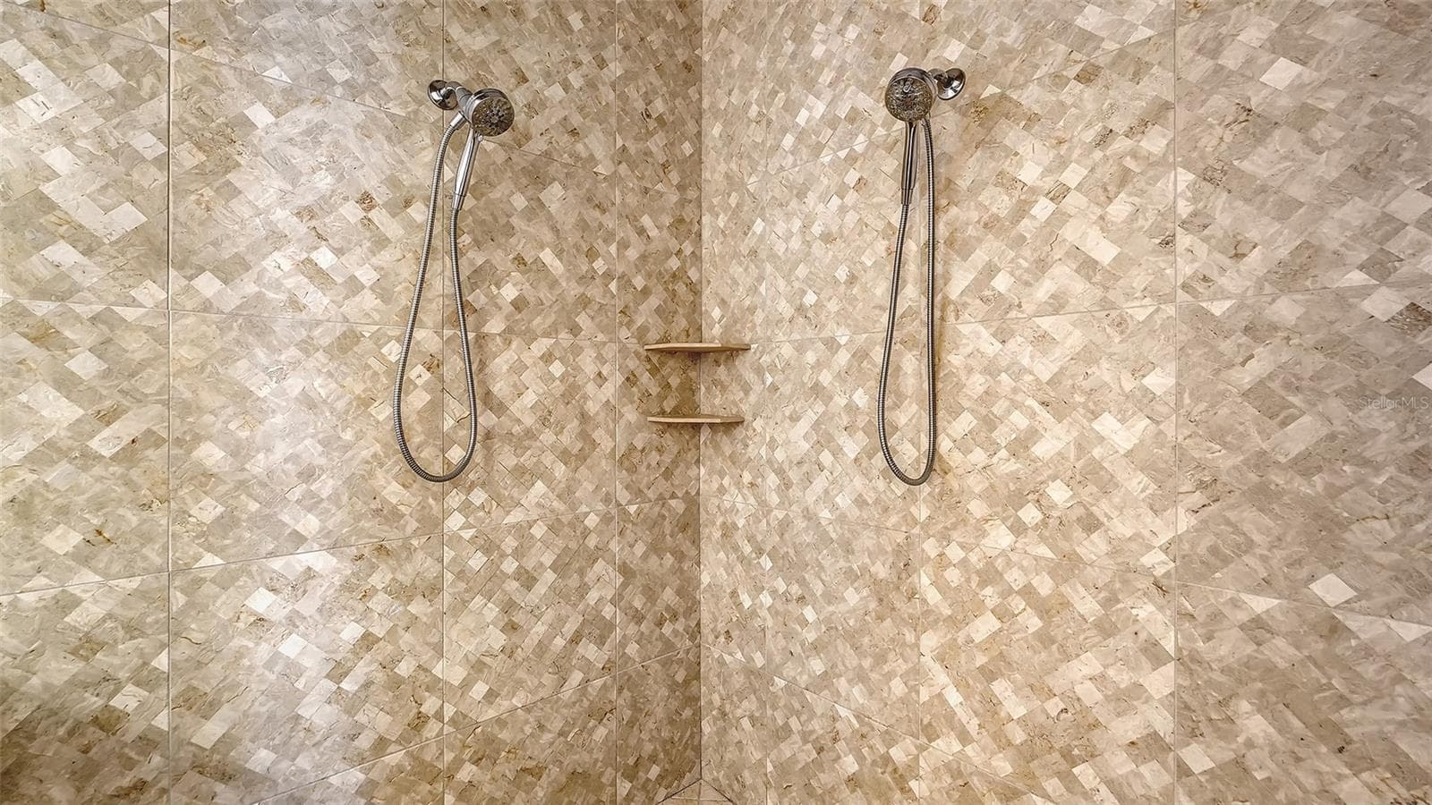 Dual shower heads - 4360 BRANDYWINE DR, SARASOTA