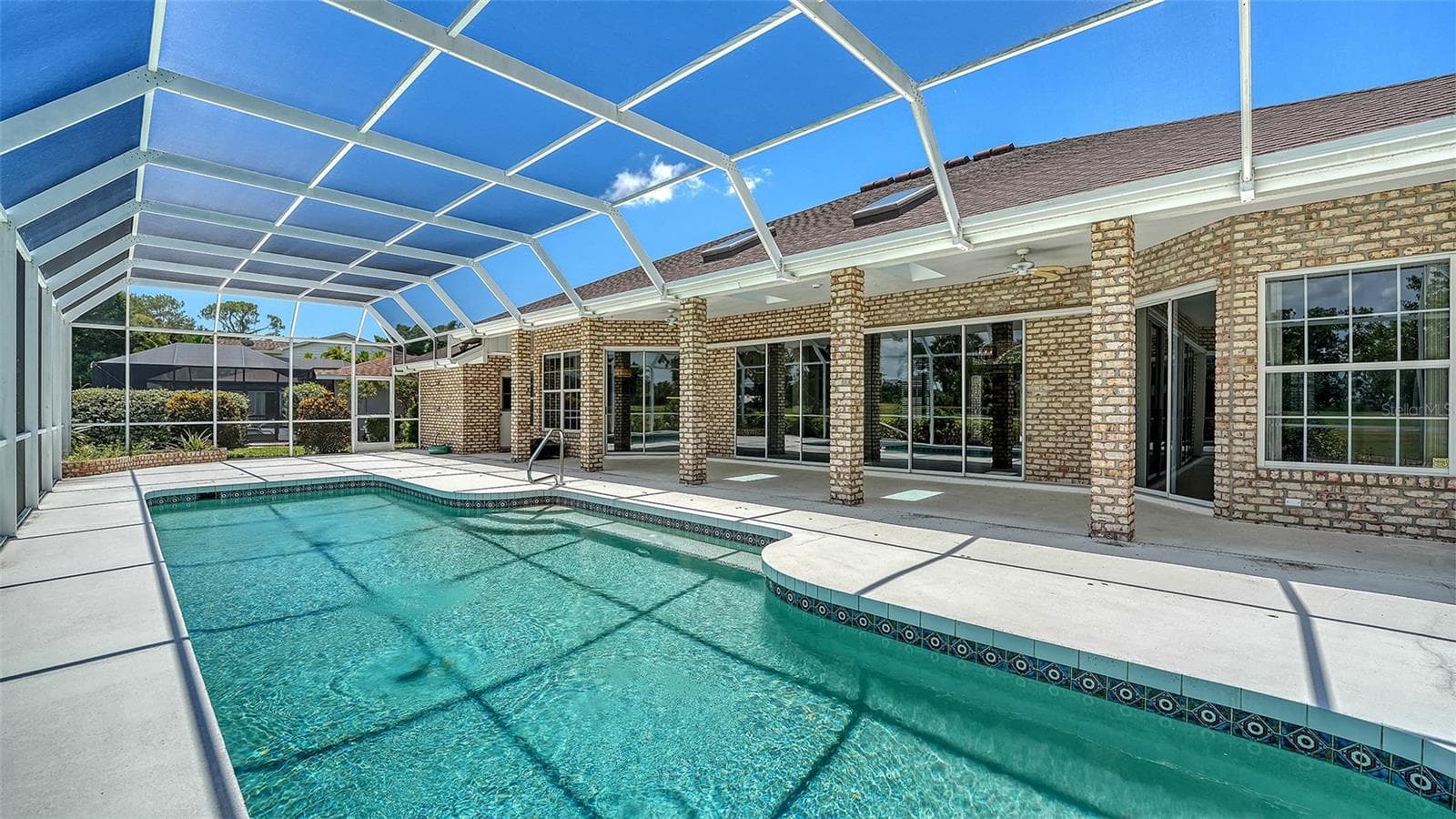 Plenty of overhang for shade - 4360 BRANDYWINE DR, SARASOTA
