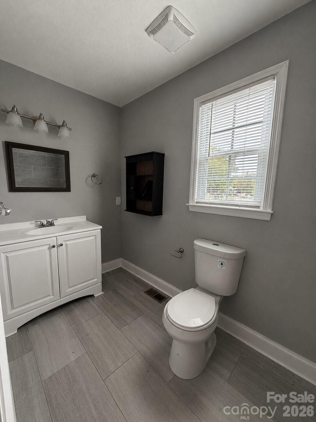 Single Family Residence at Lancaster, photo 13 of 16