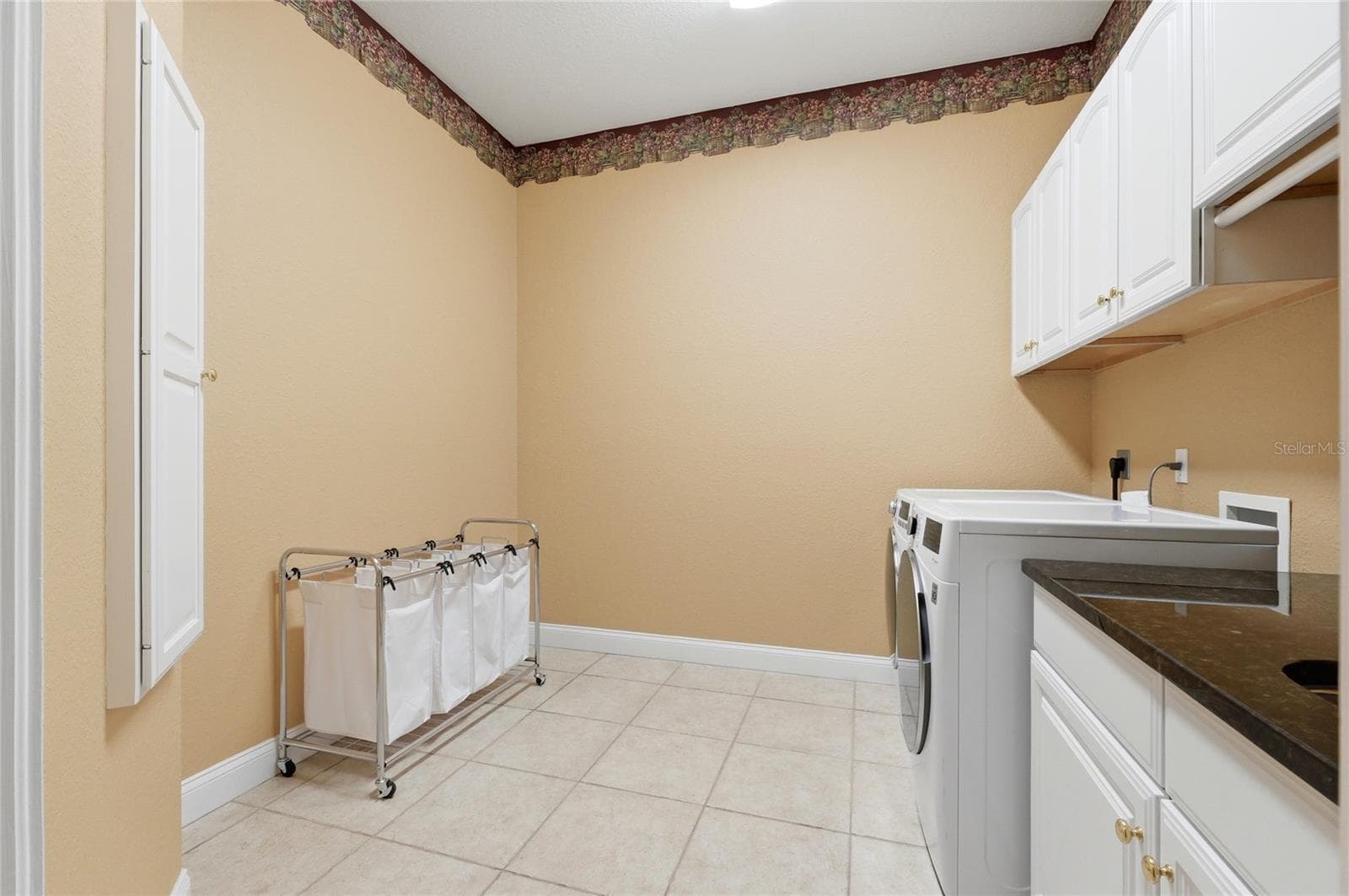 Single Family Residence at 328 HAMILTON SHORES DR NE, WINTER HAVEN, photo 41 of 81