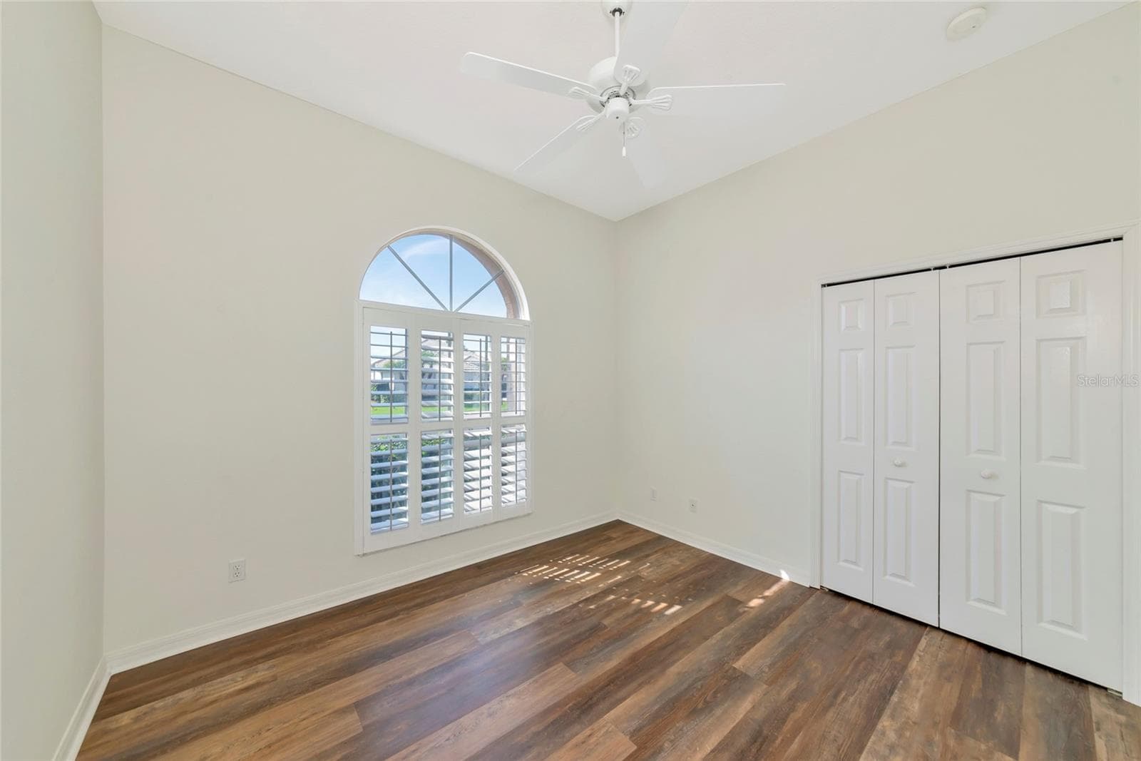 Front guest bedroom #3. - 5133 FLAGSTONE DR, SARASOTA