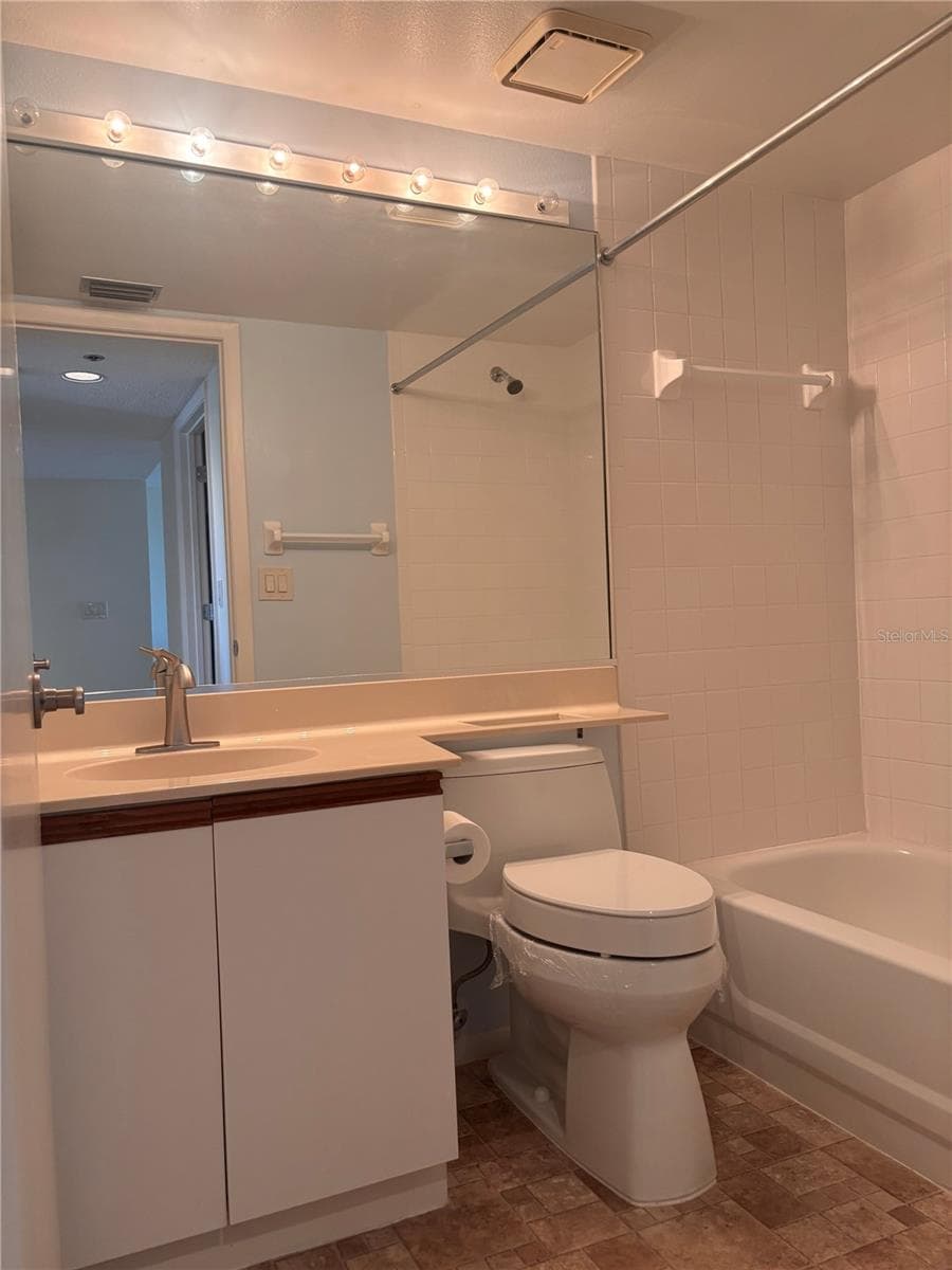 2nd Bath - 4460 FAIRWAYS BLVD #407, BRADENTON