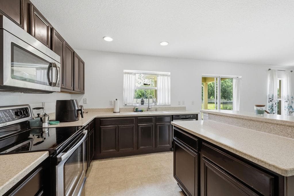 Single Family Residence at 11018 RUNNING PINE DR, RIVERVIEW, photo 8 of 36