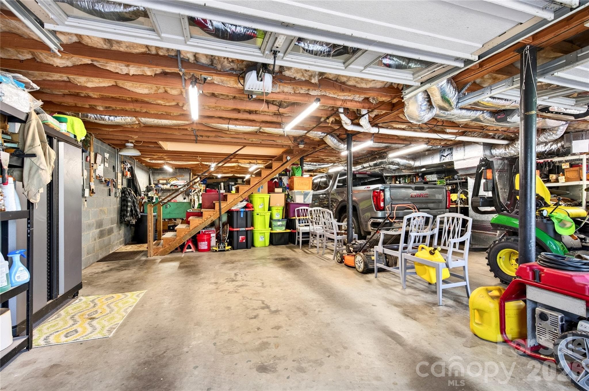 Garage - 10 Old Turnpike Road, Mills River