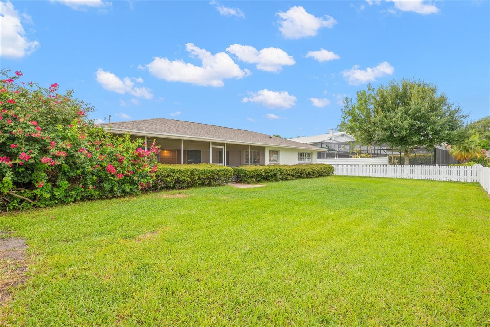 Fully fenced backyard, plenty of room for pool - 6729 TEQUESTA DR, SEMINOLE