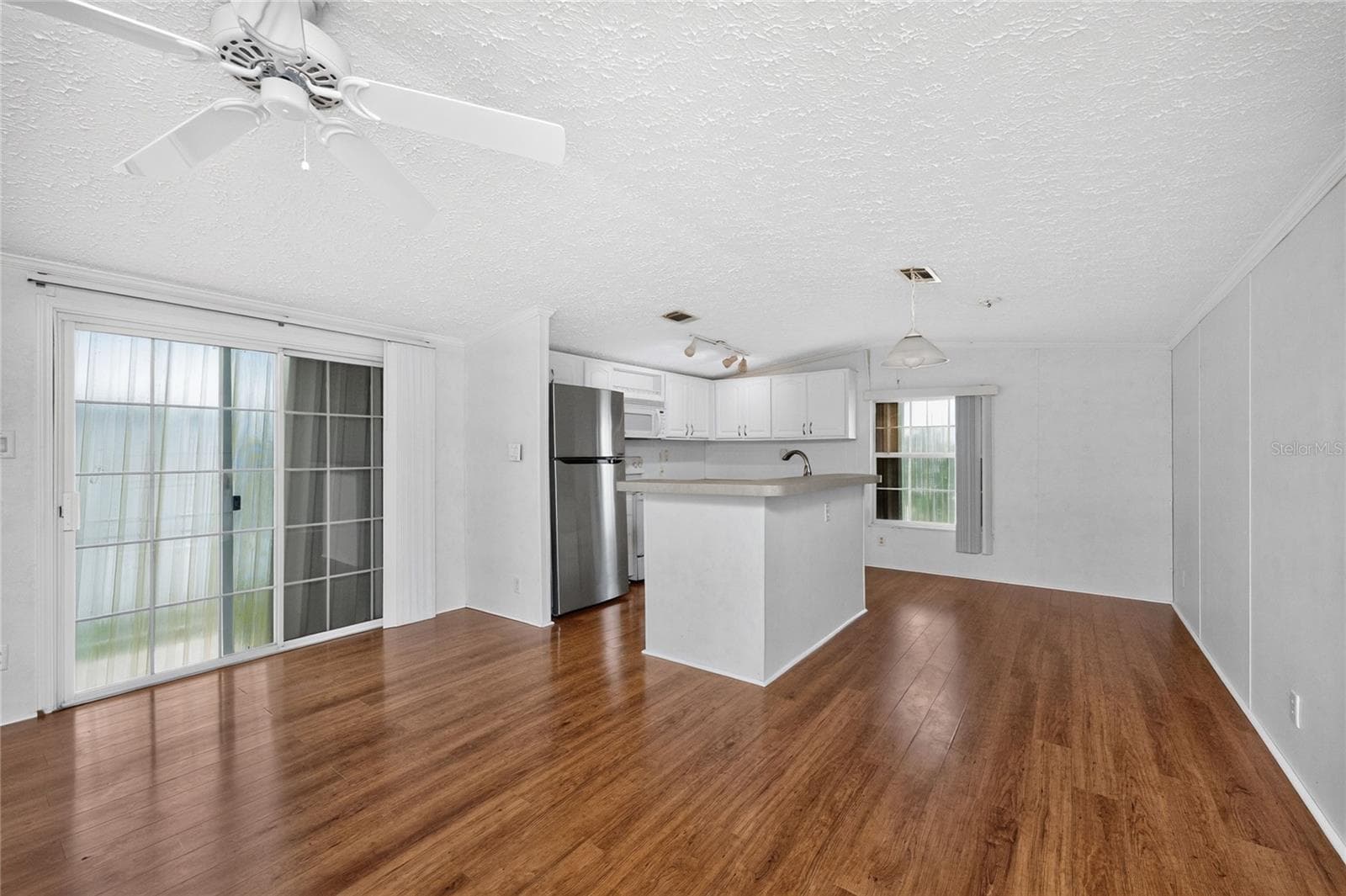 Manufactured Home at 10 HOLLAND DR, PUNTA GORDA, photo 5 of 61