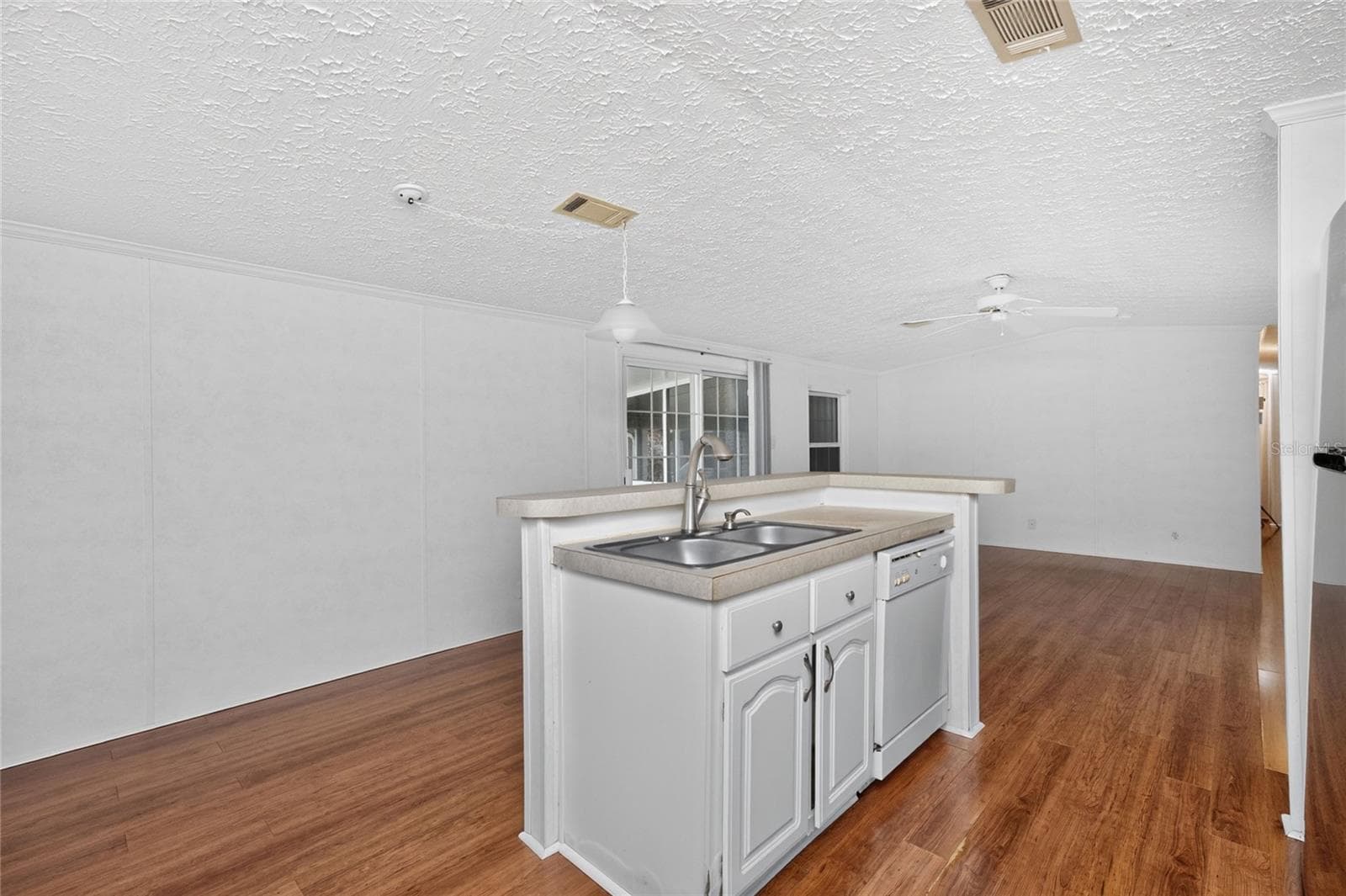 Manufactured Home at 10 HOLLAND DR, PUNTA GORDA, photo 11 of 61
