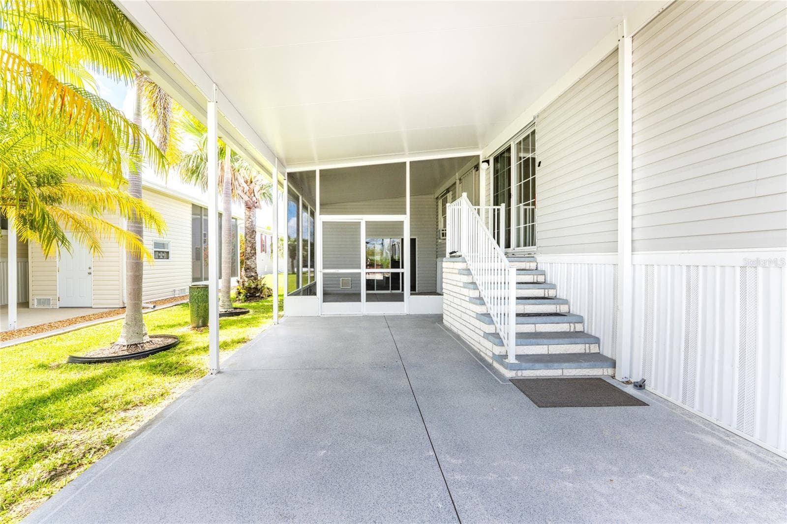 Car port and entrance - 10 HOLLAND DR, PUNTA GORDA