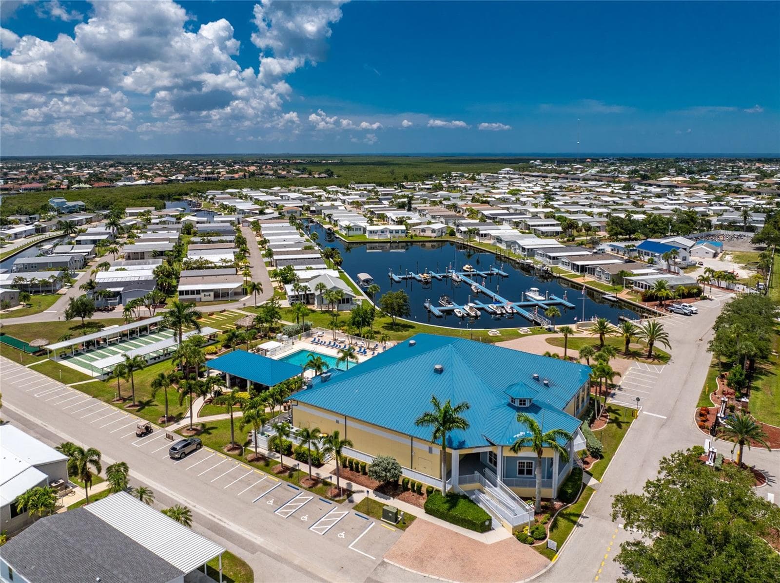 Property - 10 HOLLAND DR, PUNTA GORDA