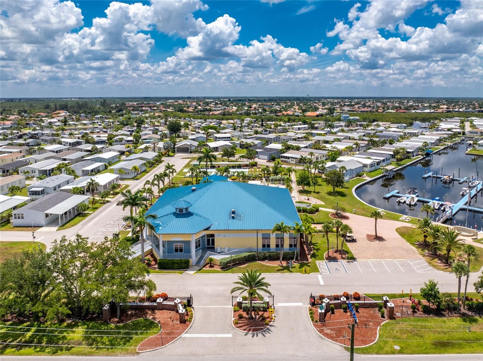 Clubhouse - 10 HOLLAND DR, PUNTA GORDA