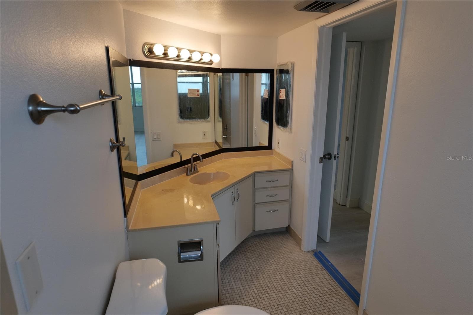 Condominium at 2333 FEATHER SOUND DR #A607, CLEARWATER, photo 7 of 13