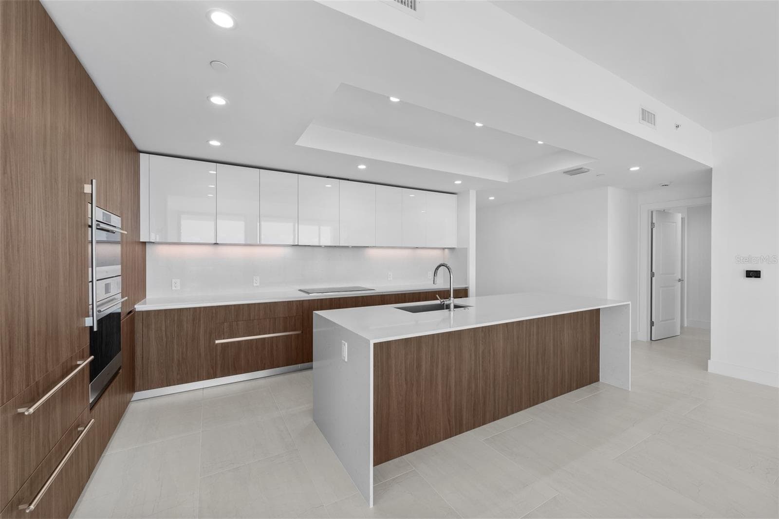 Condominium at 5713 BOWEN DANIEL DR. #1506, TAMPA, photo 6 of 96