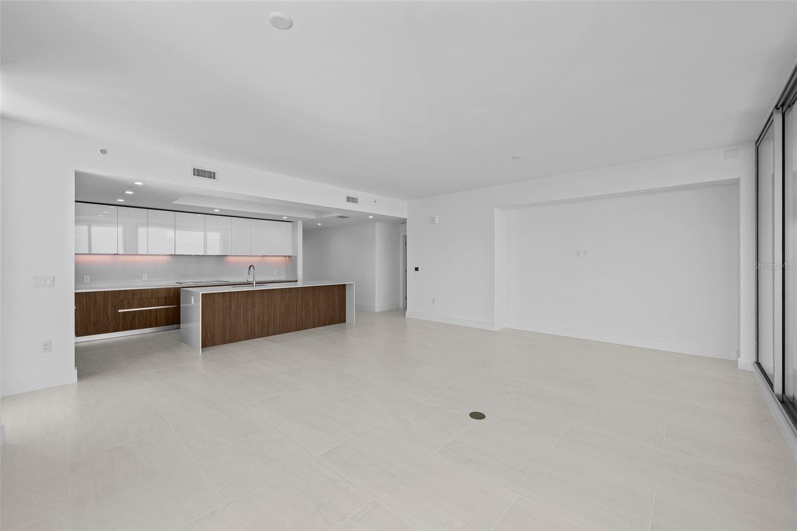 Condominium at 5713 BOWEN DANIEL DR. #1506, TAMPA, photo 9 of 96