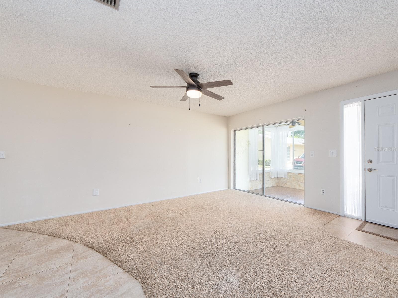 Living room - 1009 QUEEN ANNE DR #B, PALM HARBOR