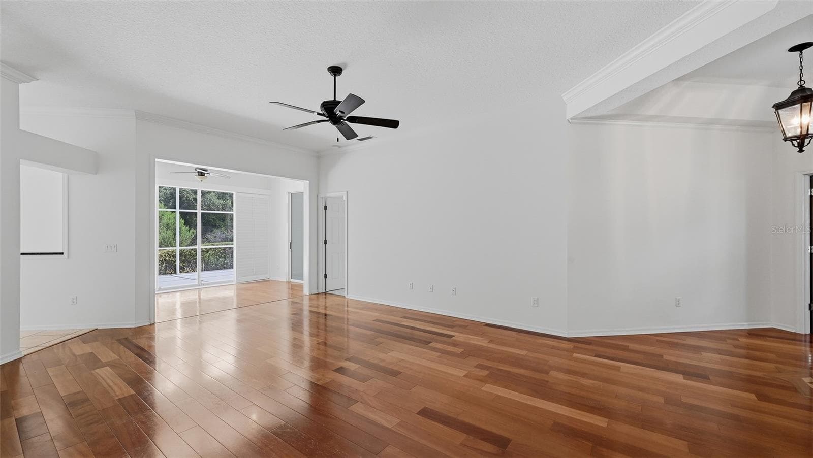 Single Family Residence at 238 VESTAVIA DR, VENICE, photo 7 of 66