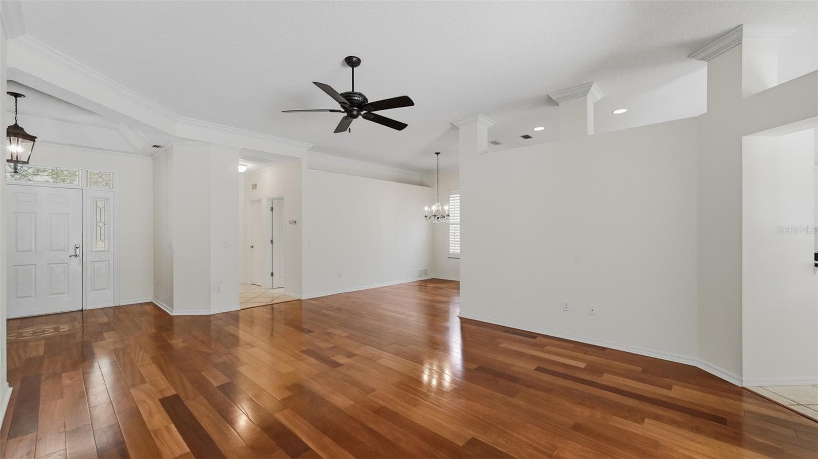 Living room and dining room - 238 VESTAVIA DR, VENICE