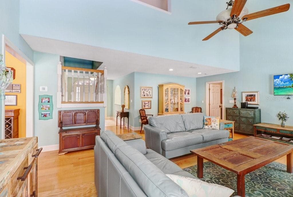 Open ceilings to 2nd floor in Great Room - 1976 DUNLOE CIR, DUNEDIN