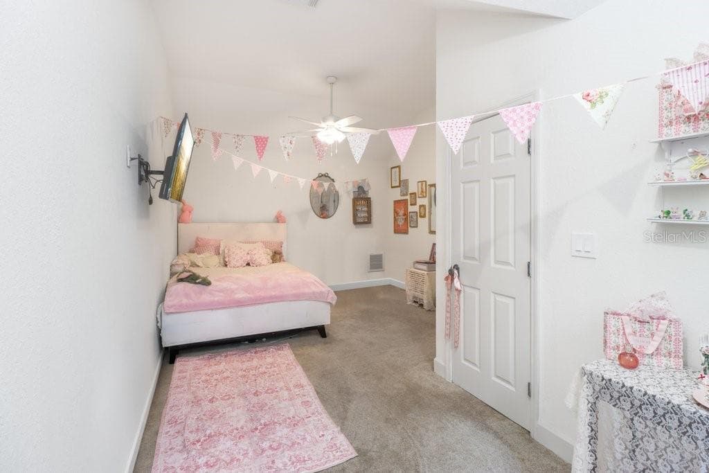 Spacious bedroom with plenty of space for queen sized bed and large walk in closet. - 1976 DUNLOE CIR, DUNEDIN