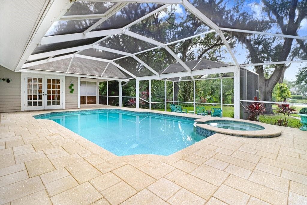 Amazing views of backyard and step-down patio area overlooking the backyard and lake. - 1976 DUNLOE CIR, DUNEDIN