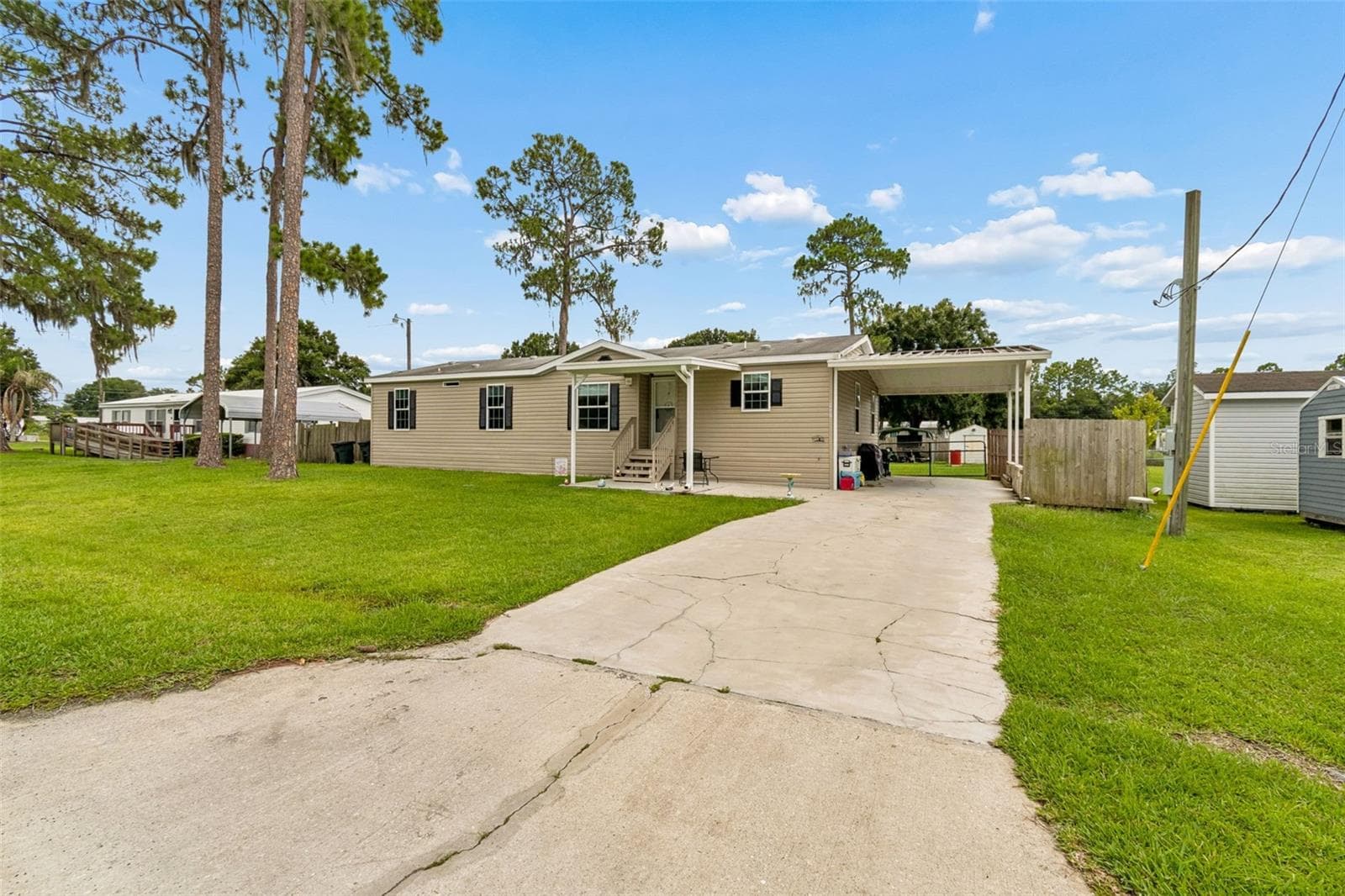 Manufactured Home at 4917 HERNDON WAY, AUBURNDALE, photo 2 of 24