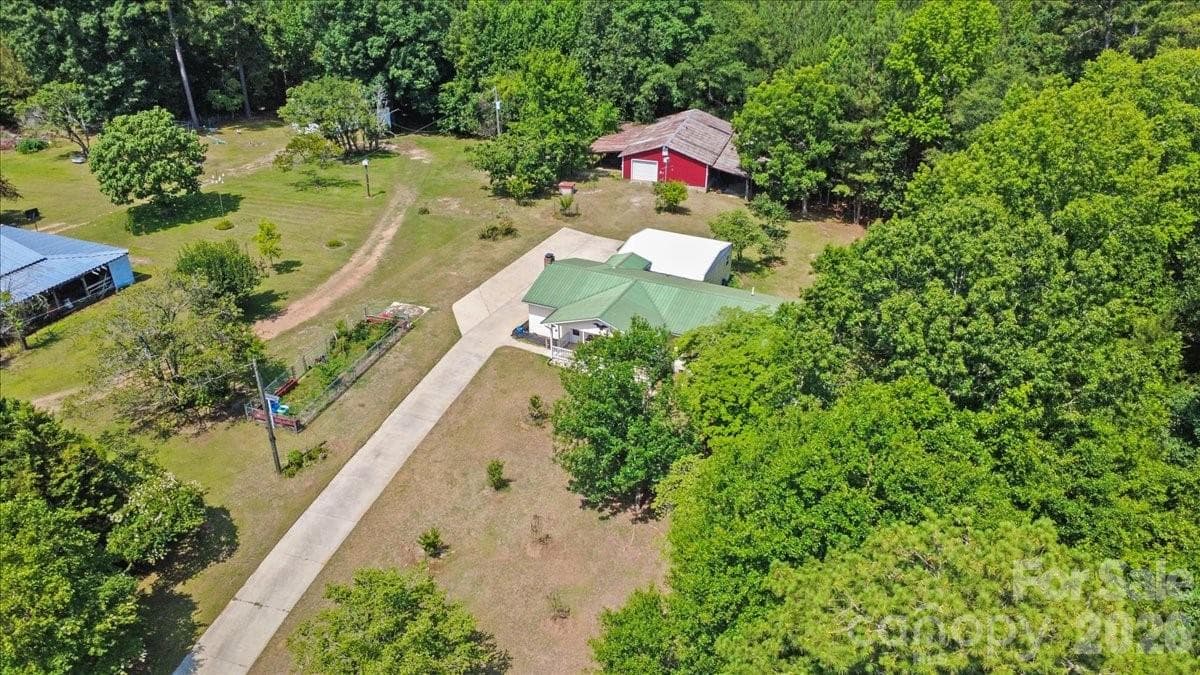 Single Family Residence at 405 Watson Hill Lane, Chesterfield, photo 2 of 37