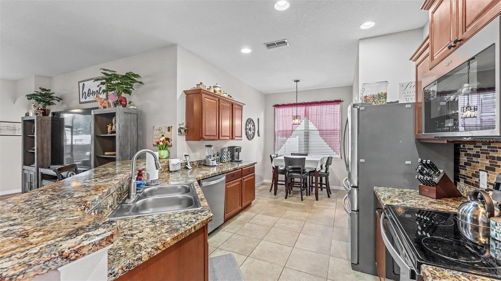 Single Family Residence at 1053 KRENSON WOODS RD, LAKELAND, photo 8 of 36