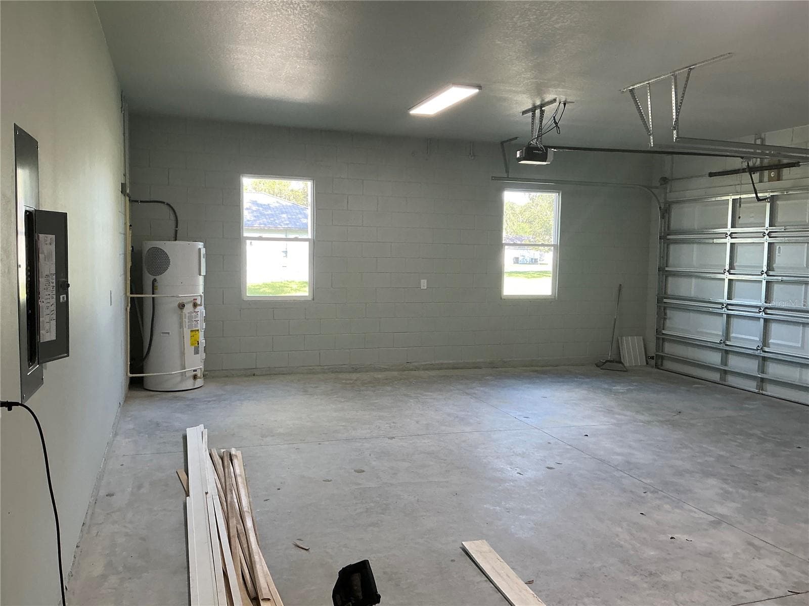 3 Car Garage with hybrid water heater - 1619 MAGNOLIA AVE, DELAND