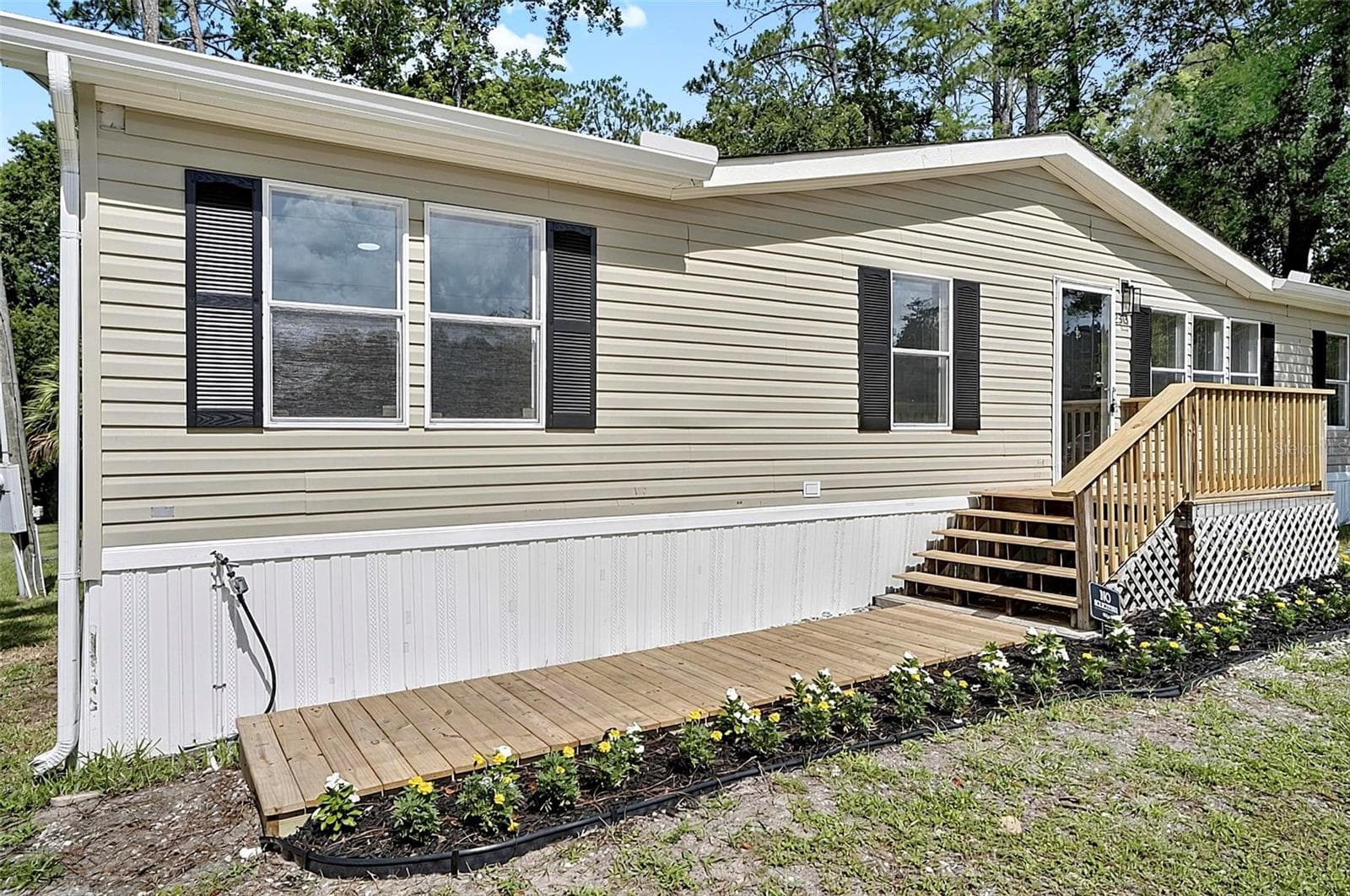 Manufactured Home at 2318 COCONUT BLVD, BUNNELL, photo 3 of 52