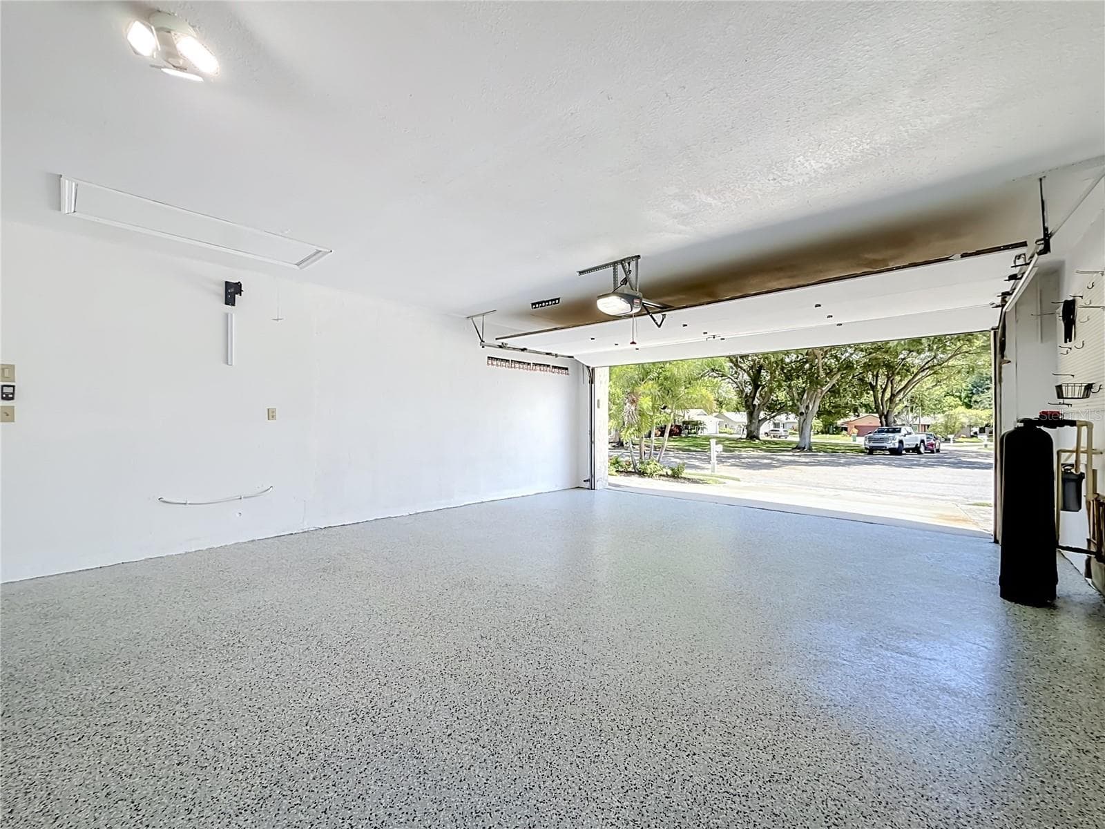 Garage - New Epoxy Floors - 2632 CAMILLE DR, PALM HARBOR