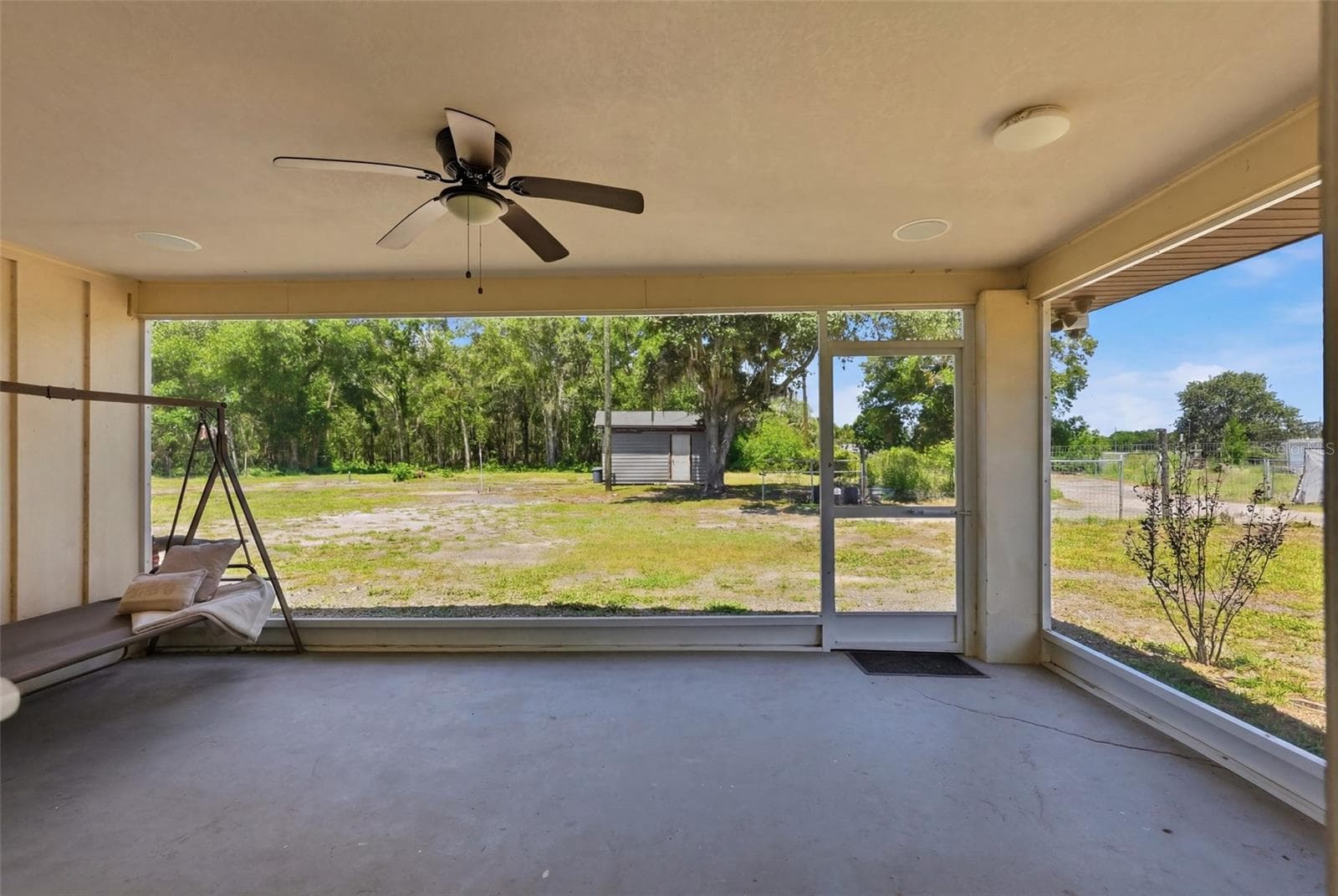 Screened In Front Porch - 16700 AUBURNDALE LN, SPRING HILL