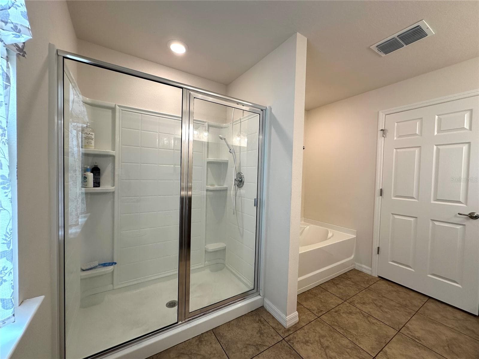 Separate Soaking Tub & Shower - 15211 SW 65TH TERRACE RD, OCALA
