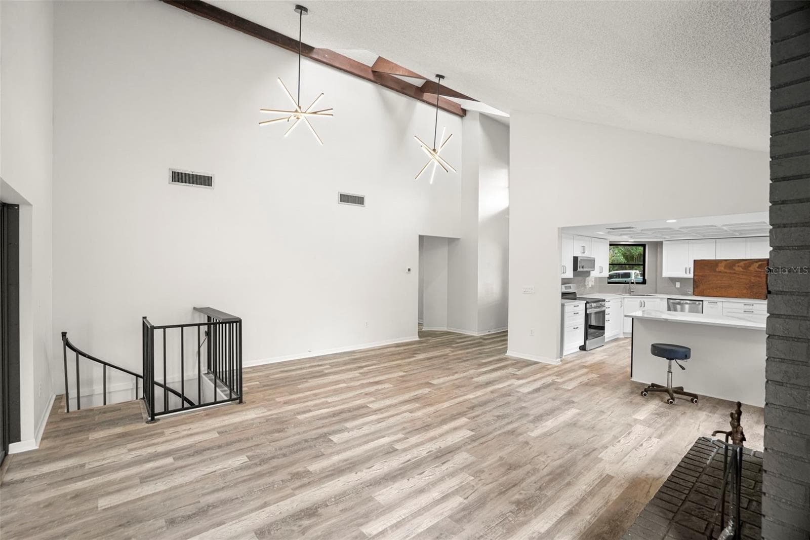 Single Family Residence at 210 EDGEWOOD AVE, CLEARWATER, photo 8 of 53