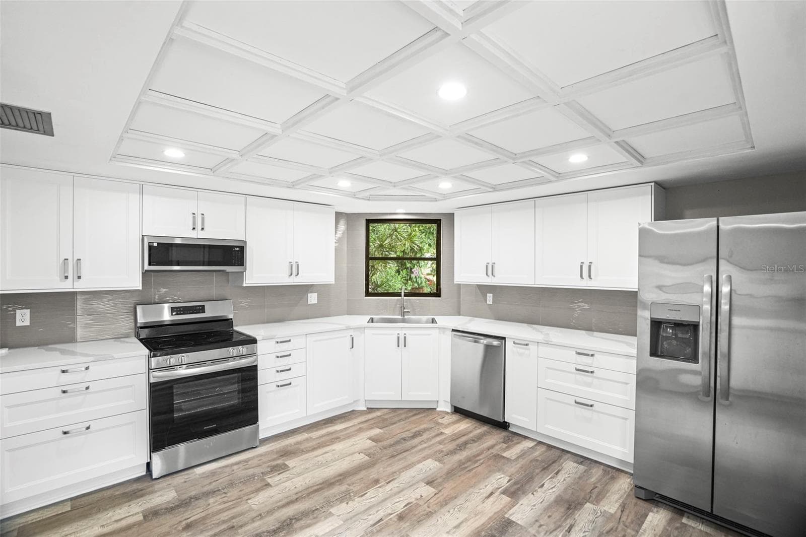 Single Family Residence at 210 EDGEWOOD AVE, CLEARWATER, photo 13 of 53