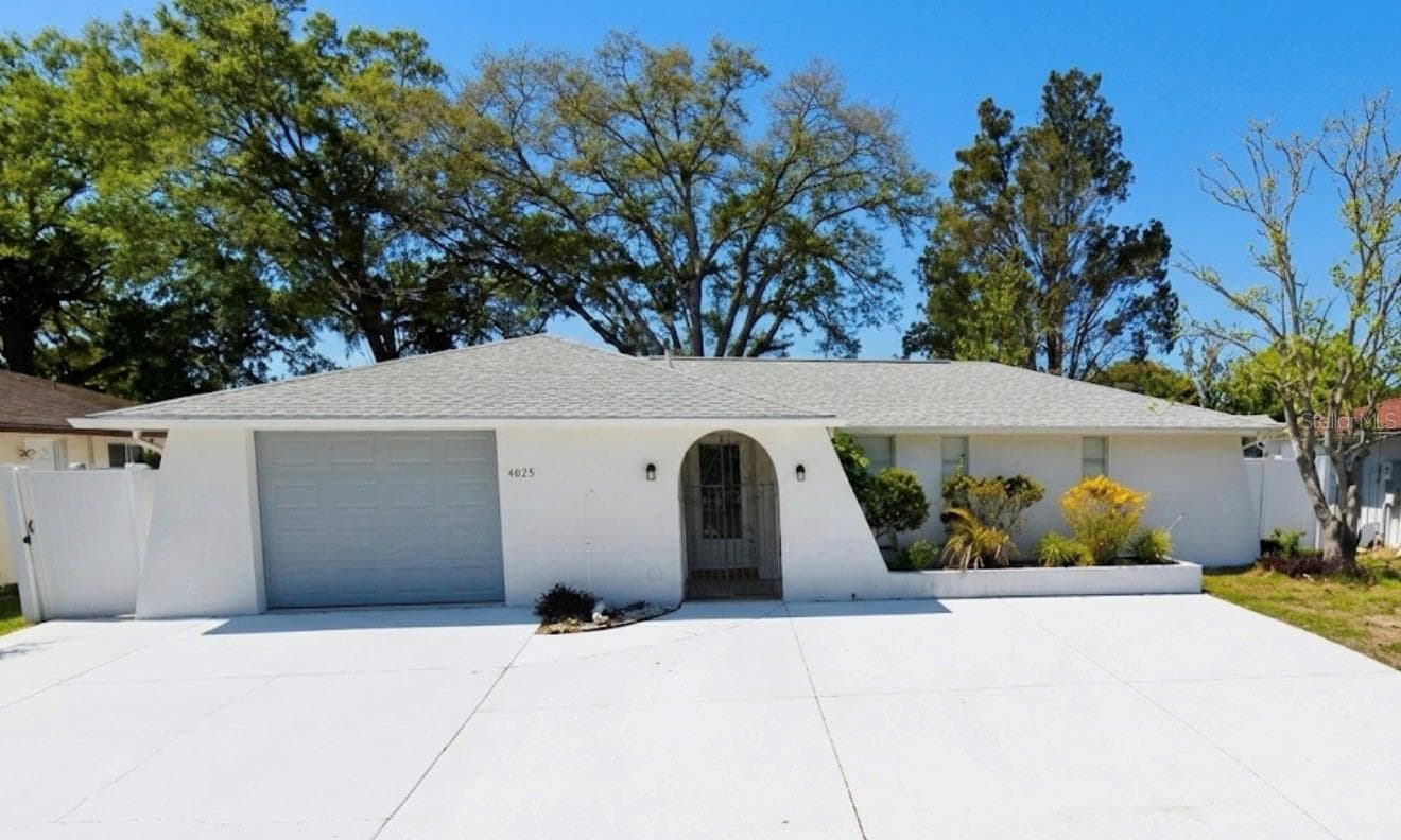 8923 CANDLEWICK LN