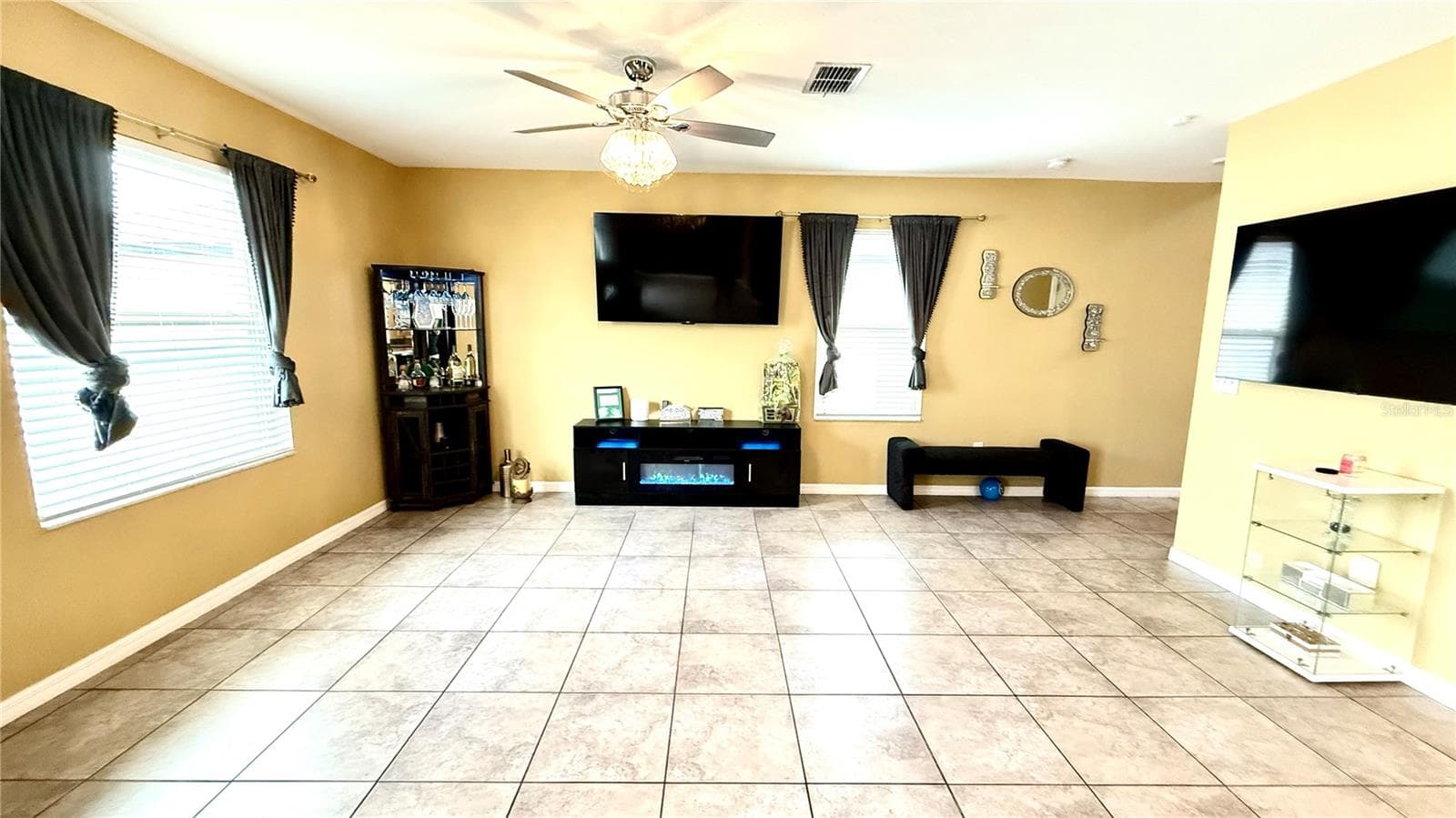 Single Family Residence at 14832 CRESCENT ROCK DR, WIMAUMA, photo 8 of 37