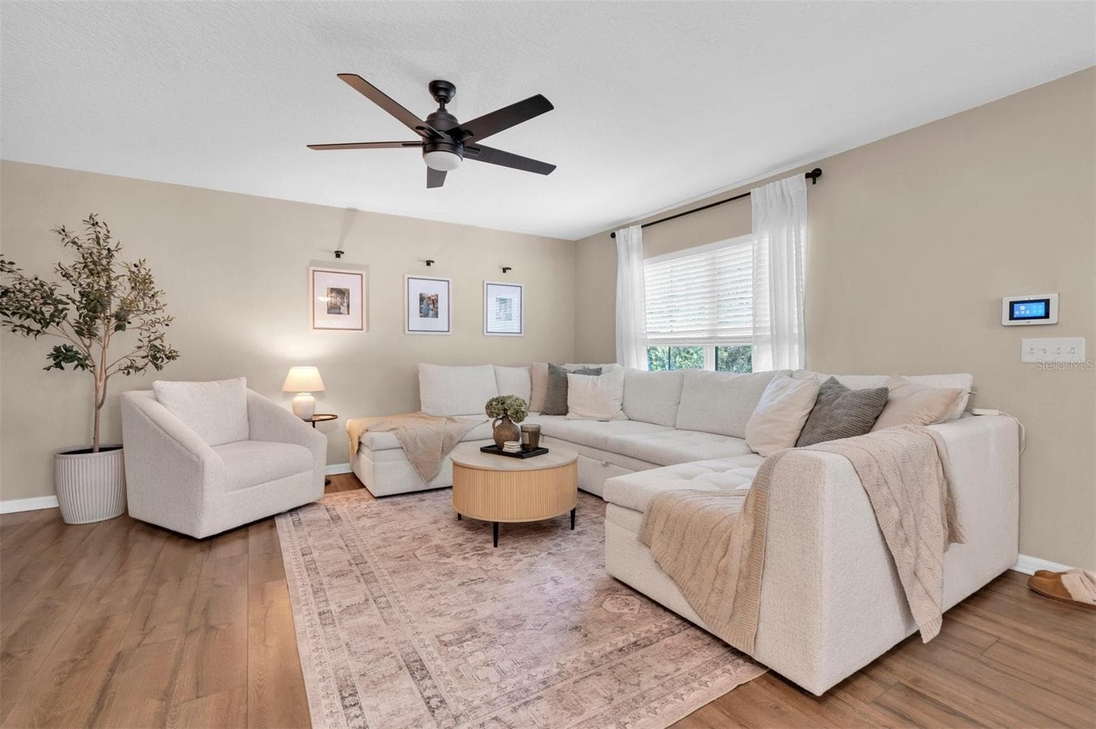 Townhouse at 9548 CHARLESBERG DRIVE, TAMPA, photo 4 of 30