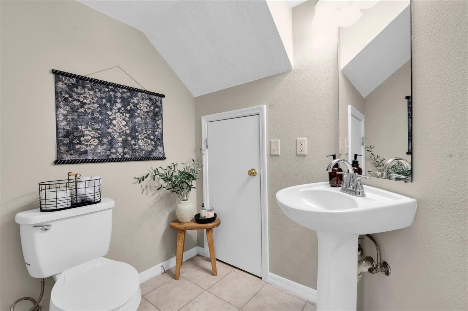 Townhouse at 9548 CHARLESBERG DRIVE, TAMPA, photo 12 of 30