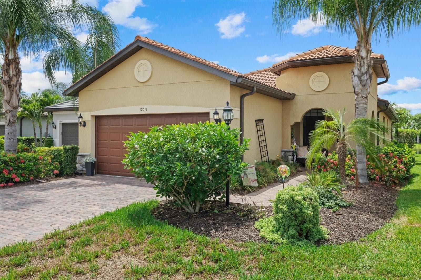 Single Family Residence at 17011 HAMPTON FALLS TER, LAKEWOOD RANCH, photo 3 of 55