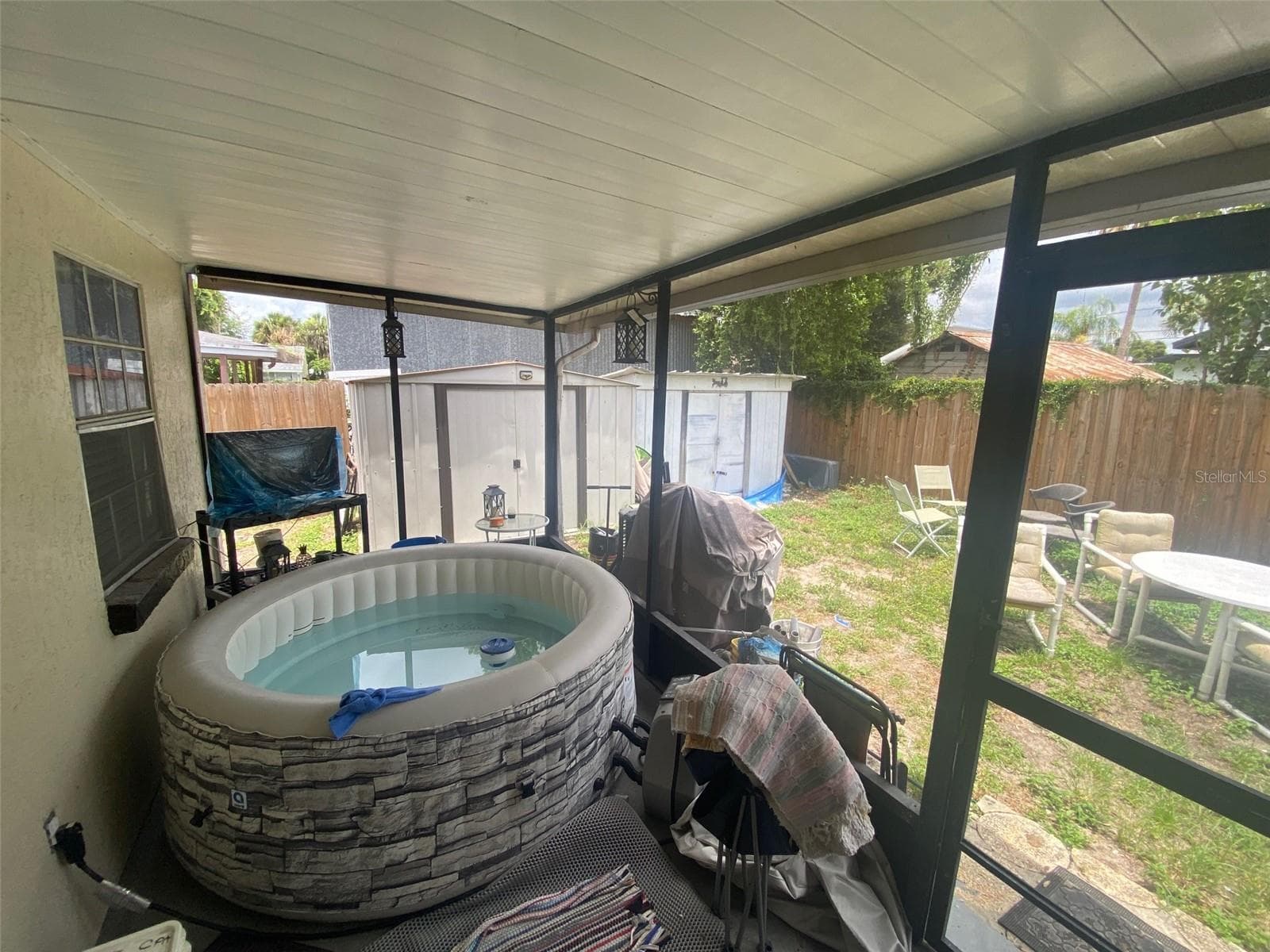 Screened Patio - 8503 N 11TH ST, TAMPA